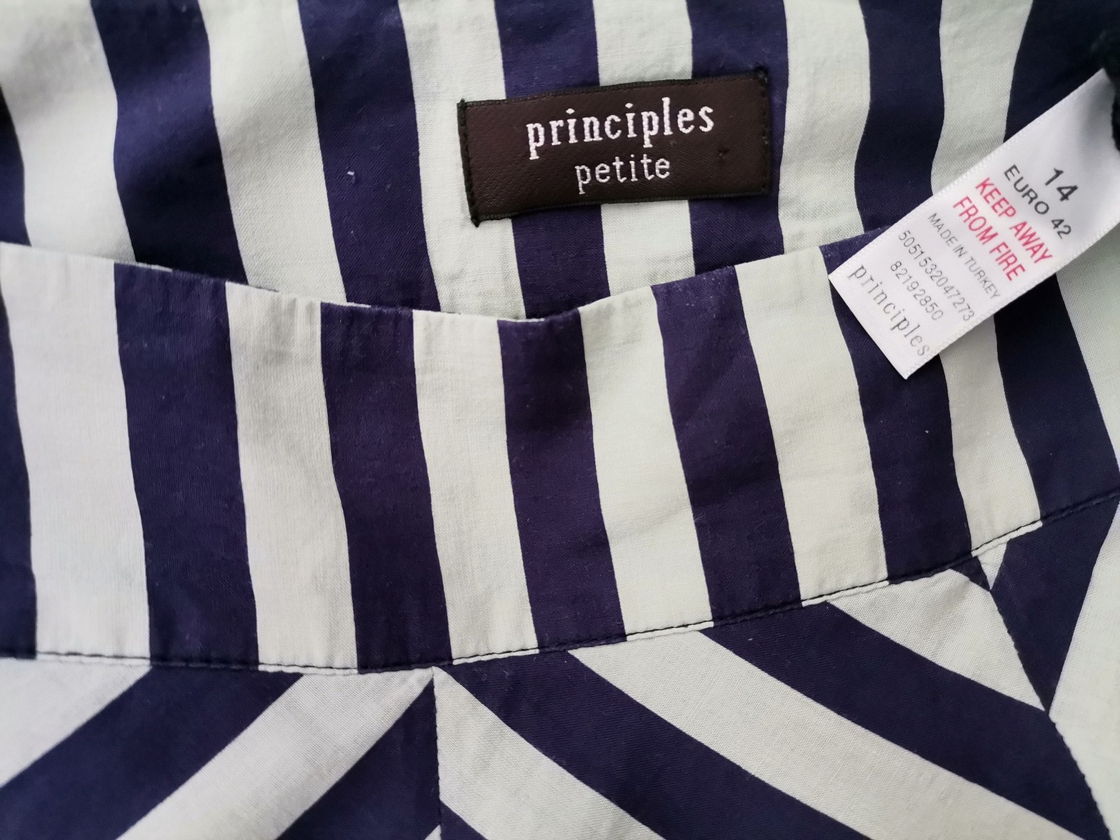 Principles petite Stl 14 (42) Färg Blå Ränder Utställd kjol Midi Material Bomull 100%