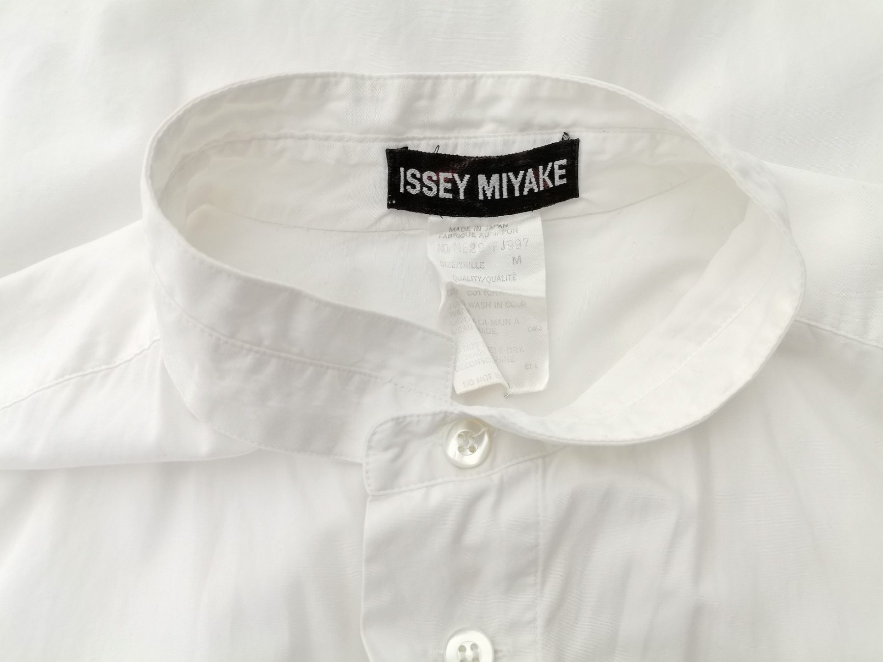 Issey Miyake Stl M Färg Vit Krage Herr skjorta, casual Långärmad Material Bomull 100%