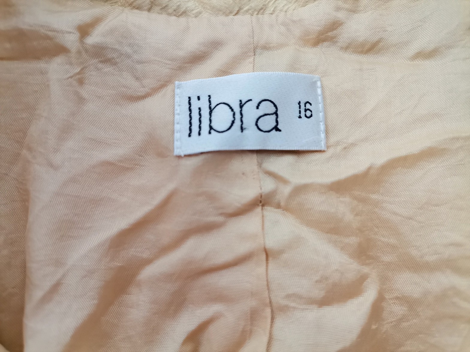 Libra Stl 16 (44) Färg Beige Krage Kavaj med knappar ärm 3/4 Material Siden 100%